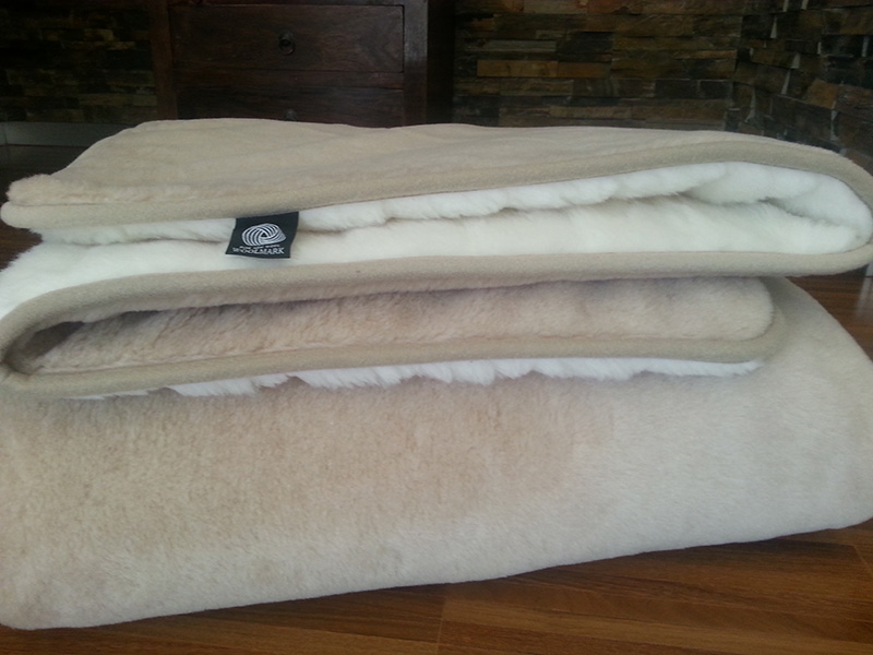 27 KOŁDRA Z WEŁNY CAMEL JASNY + KASZMIR LUX PASY 200X200
