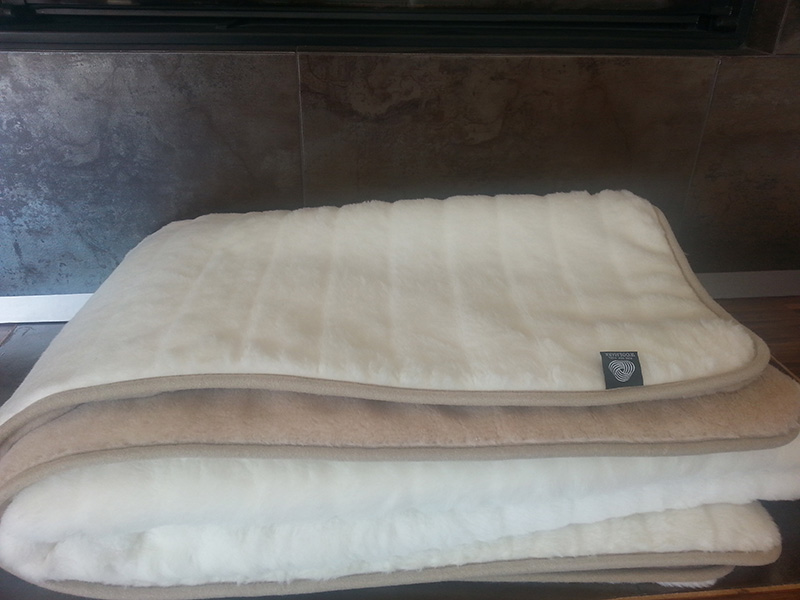 7 KOŁDRA Z WEŁNY CAMEL JASNY + KASZMIR LUX PASY 200X200