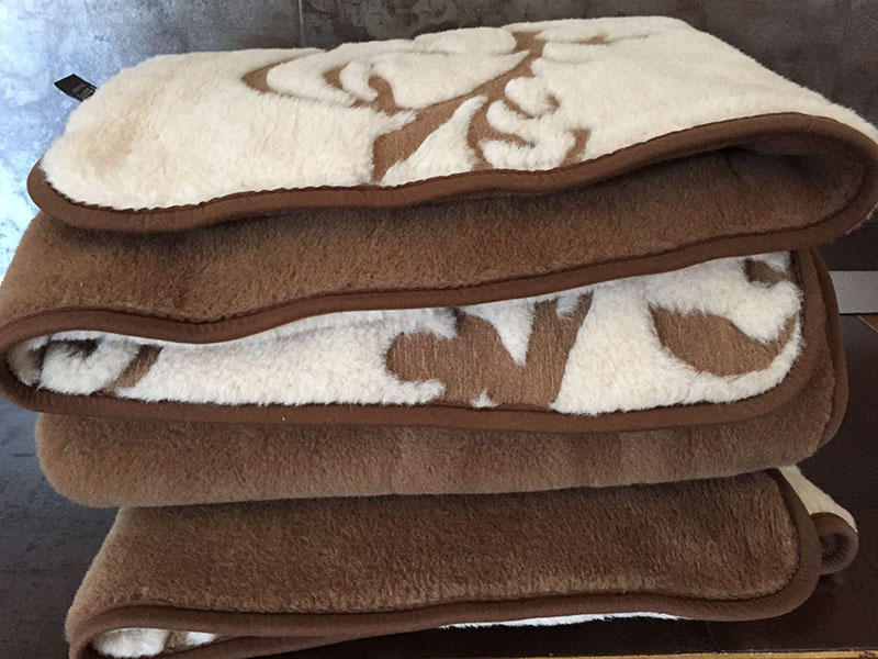 25 KOŁDRA Z WEŁNY CAMEL WIELBŁĄDZIEJ SZLACHECKI 200x200