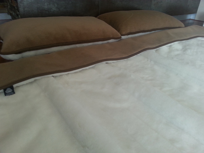 POŚCIEL Z WEŁNY KASZMIR LUX PASY + CAMEL CIEMNY 220X200 + MATERAC