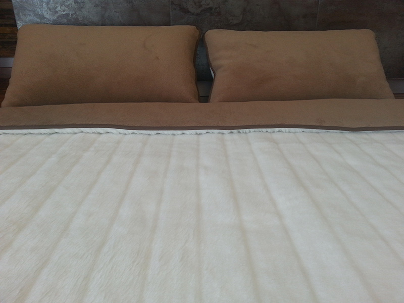 POŚCIEL Z WEŁNY KASZMIR LUX PASY + CAMEL CIEMNY 220X200 + MATERAC