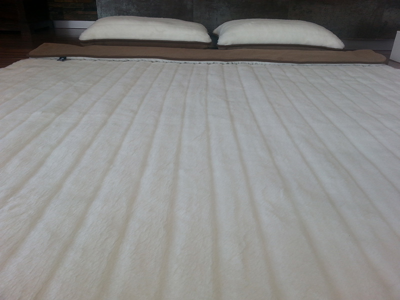 POŚCIEL Z WEŁNY KASZMIR LUX PASY + CAMEL CIEMNY 220X200 + MATERAC