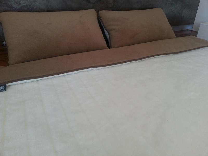 POŚCIEL Z WEŁNY KASZMIR LUX PASY + CAMEL CIEMNY 220X200 + MATERAC