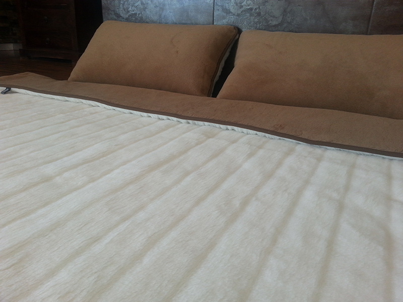 POŚCIEL Z WEŁNY KASZMIR LUX PASY + CAMEL CIEMNY 220X200 + MATERAC
