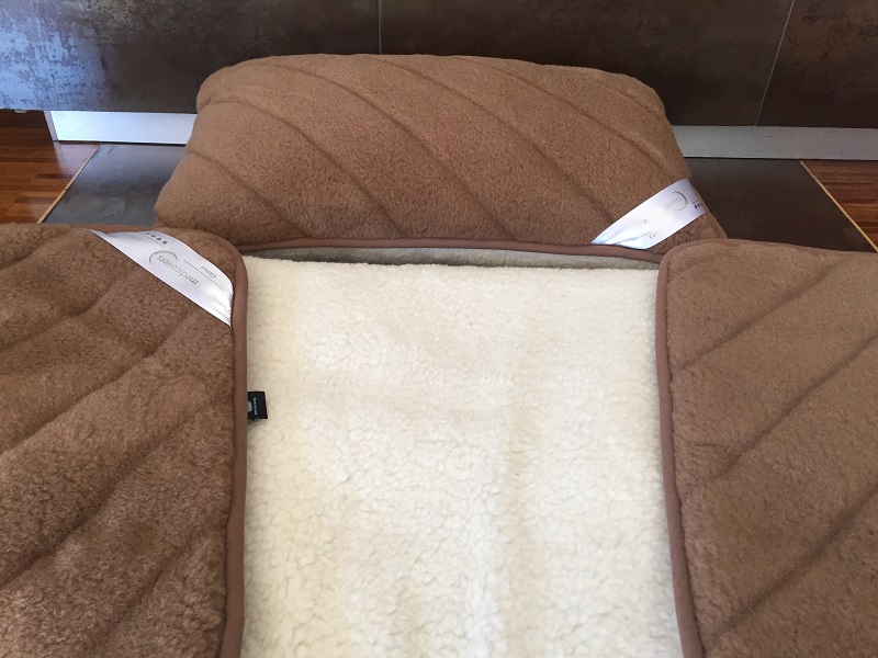 POŚCIEL Z WEŁNY CAMEL CIEMNY PASY + MERYNOS TUMBLER 140x200 + PODKŁAD