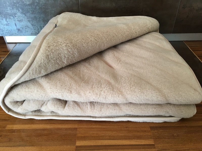 KOŁDRA Z WEŁNY WIELBŁĄDZIEJ CAMEL JASNY PASY 140x200