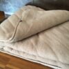 KOŁDRA Z WEŁNY WIELBŁĄDZIEJ CAMEL JASNY PASY 140x200