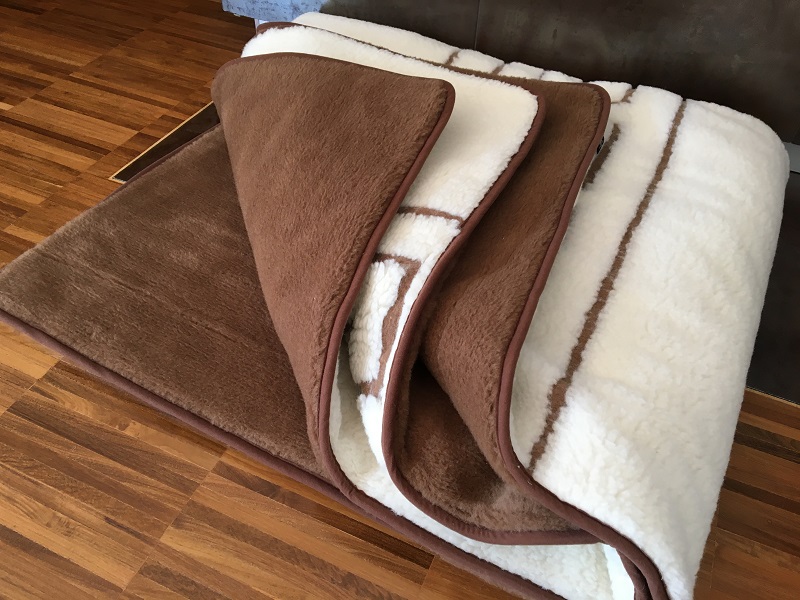 KOŁDRA Z WEŁNY CAMEL CIEMNY + MERYNOS TUMBLER GREKA 160x200