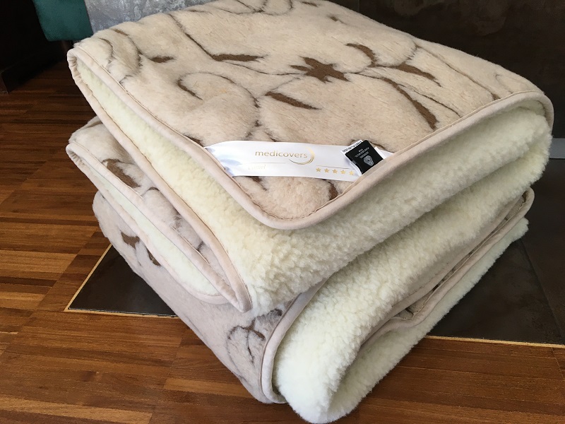 KOŁDRA Z WEŁNY CAMEL RAMPICANTI + MERYNOS TUMBLER 240x200
