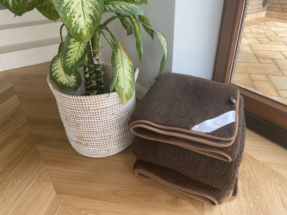 PODKŁAD Z WEŁNY MERYNOS DZIKI BRĄZ SYBERIA 120x200