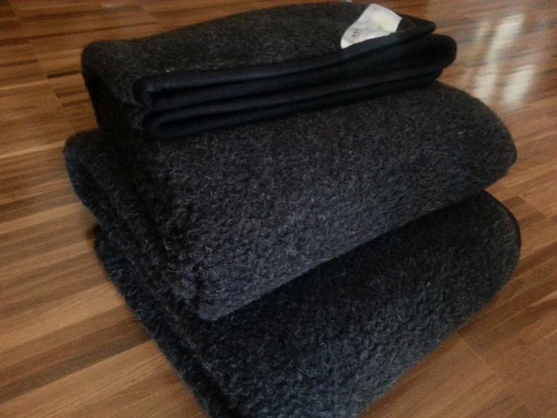 14 KOC Z WEŁNY MERYNOS TUMBLER BLACK 200X200
