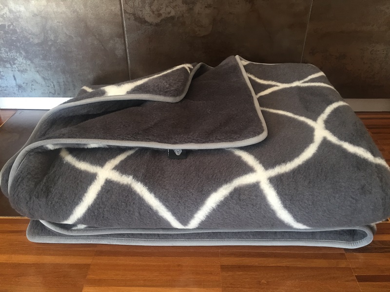 KOŁDRA Z WEŁNY ALPAKI CIEMNEJ ORIENT + ALPAKA GŁADKA 180x200