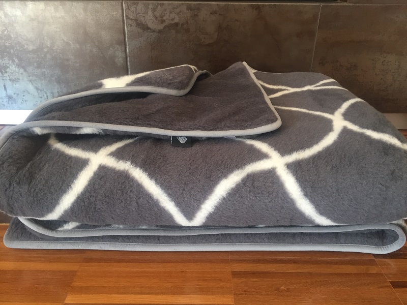 KOŁDRA Z WEŁNY ALPAKI CIEMNEJ ORIENT + ALPAKA GŁADKA 180x200
