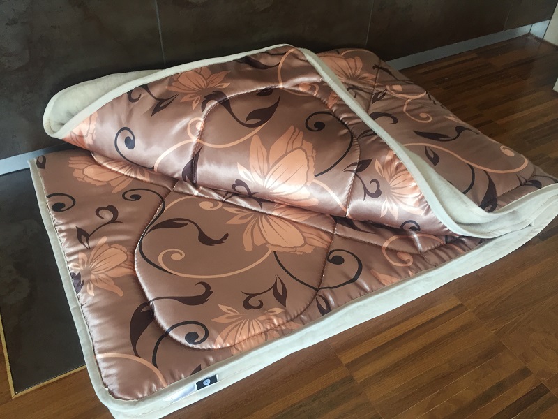 KOŁDRA Z WEŁNY WIELBŁĄDZIEJ CAMEL JASNY KWIAT LOTOSU 140x200