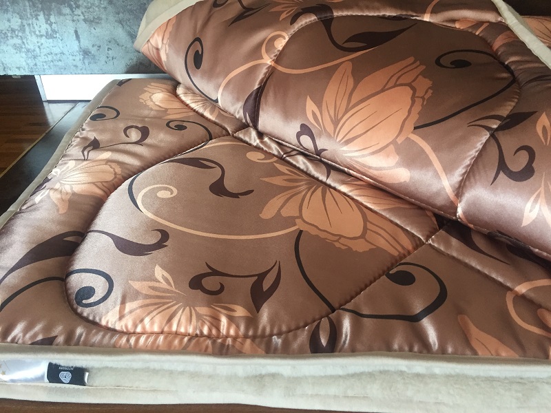 KOŁDRA Z WEŁNY WIELBŁĄDZIEJ CAMEL JASNY KWIAT LOTOSU 140x200