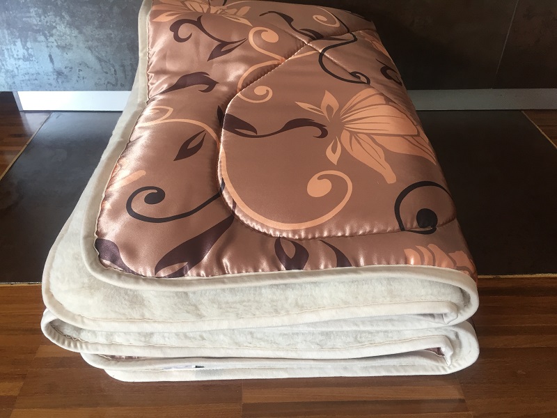 KOŁDRA Z WEŁNY WIELBŁĄDZIEJ CAMEL JASNY KWIAT LOTOSU 140x200