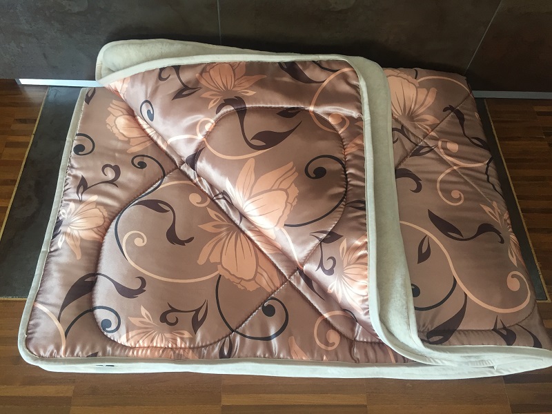 KOŁDRA Z WEŁNY WIELBŁĄDZIEJ CAMEL JASNY KWIAT LOTOSU 140x200