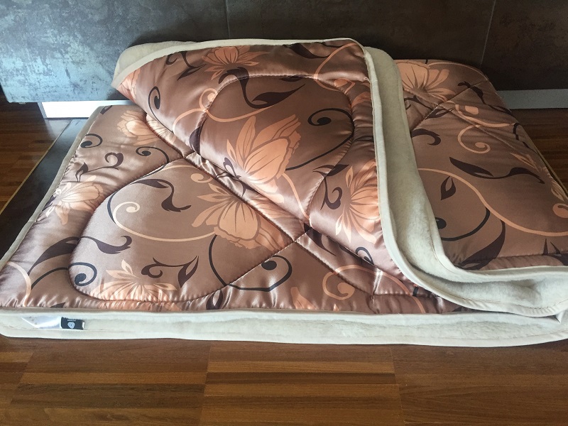 KOŁDRA Z WEŁNY WIELBŁĄDZIEJ CAMEL JASNY KWIAT LOTOSU 140x200