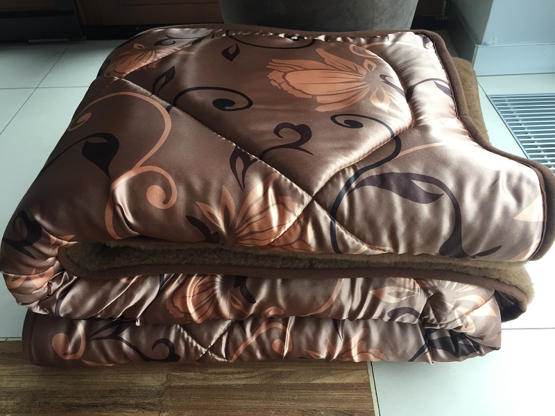 KOŁDRA Z WEŁNY WIELBŁĄDZIEJ CAMEL CIEMNY KWIAT LOTOSU 180x200