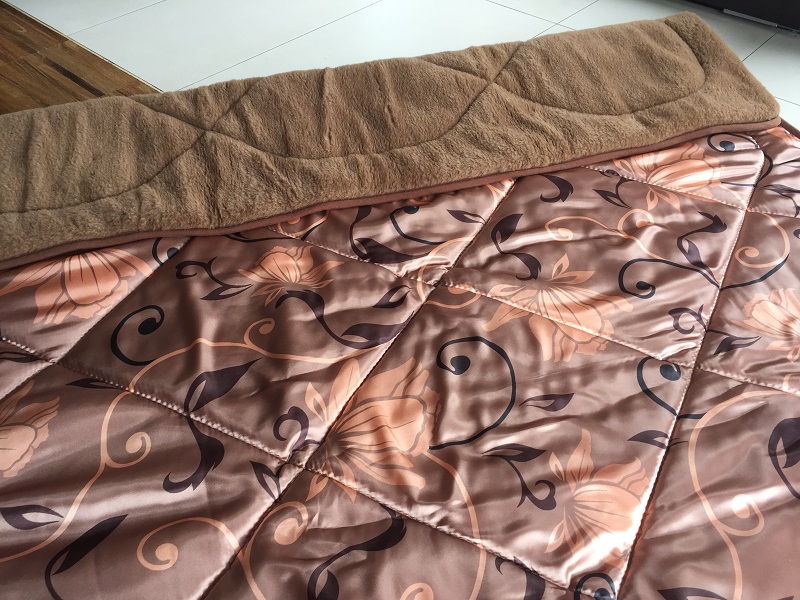 KOŁDRA Z WEŁNY WIELBŁĄDZIEJ CAMEL CIEMNY KWIAT LOTOSU 180x200