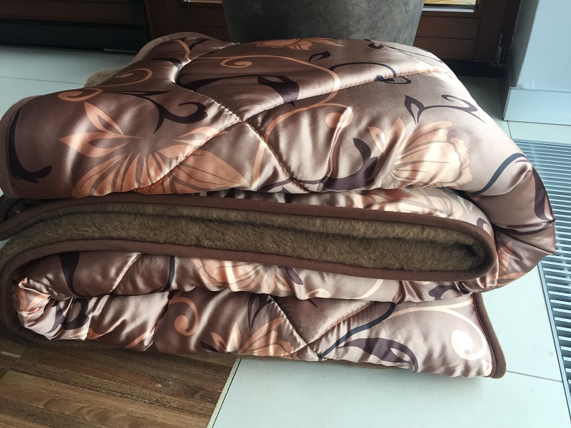 KOŁDRA Z WEŁNY WIELBŁĄDZIEJ CAMEL CIEMNY KWIAT LOTOSU 180x200