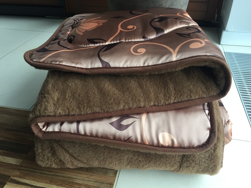 KOŁDRA Z WEŁNY WIELBŁĄDZIEJ CAMEL CIEMNY KWIAT LOTOSU 180x200