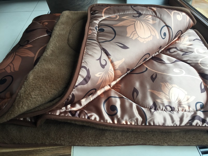 KOŁDRA Z WEŁNY WIELBŁĄDZIEJ CAMEL CIEMNY KWIAT LOTOSU 180x200