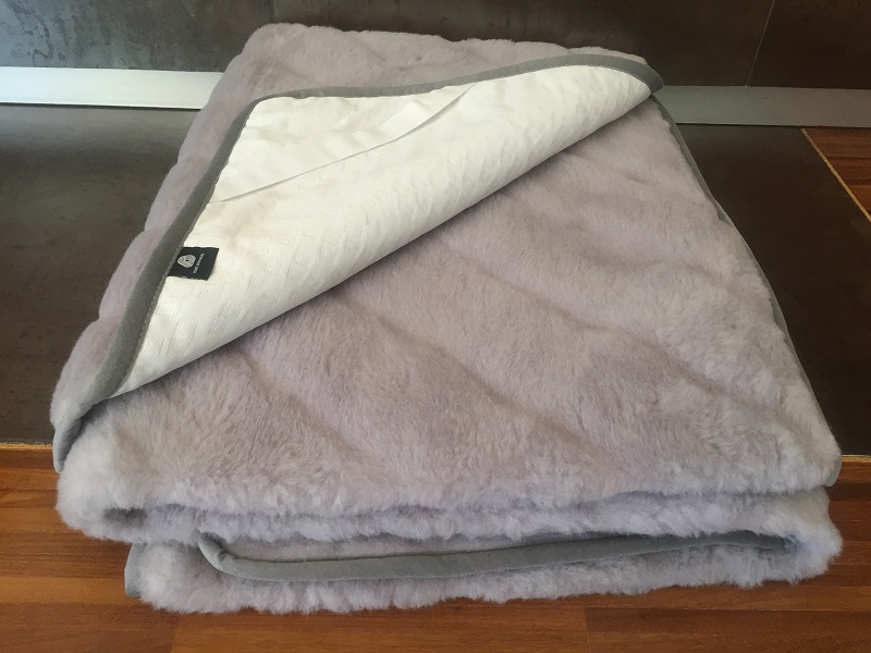 POŚCIEL Z WEŁNY ALPAKI SILVER PASY + CAMEL CIEMNY PASY 200x200 + PODKŁAD