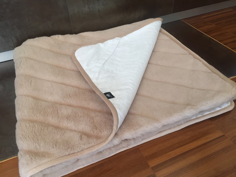 PODKŁAD Z WEŁNY WIELBŁĄDZIEJ CAMEL JASNY PASY 200x200
