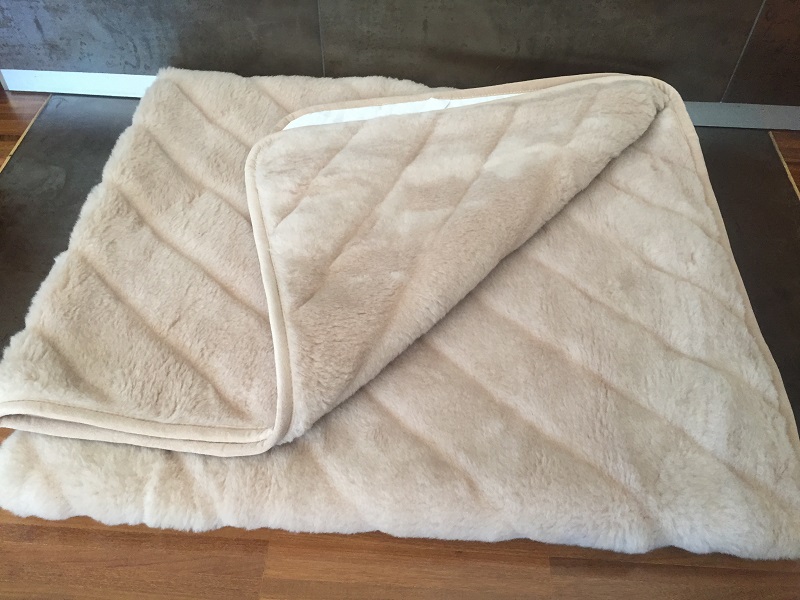 PODKŁAD Z WEŁNY WIELBŁĄDZIEJ CAMEL JASNY PASY 200x200