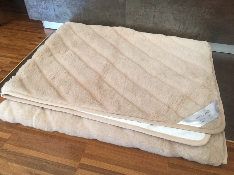 POŚCIEL Z WEŁNY ALPAKI ALPINA PASY + CAMEL JASNY PASY 200x200 + PODKŁAD